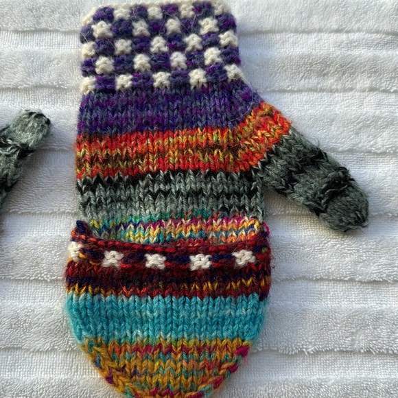 Knitted gloves - Picture 3 of 5